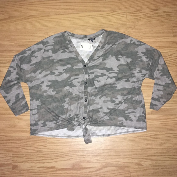 Camouflage Button-Front Crop Style Top - Picture 1 of 6